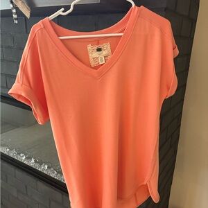 Cupio Coral Short Sleeve V-Neck Top